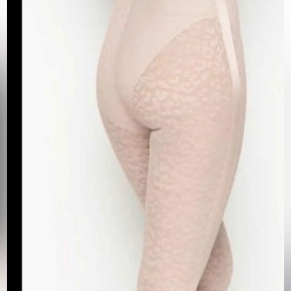Victoria’s Secret nude animal print tights size M NWOT - Picture 2 of 7